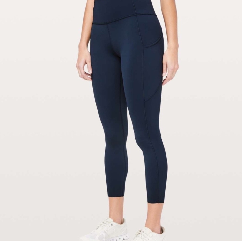 Lululemon Fast and Free high rise 25” legging Size 4, True Navy. *LIKE NEW*